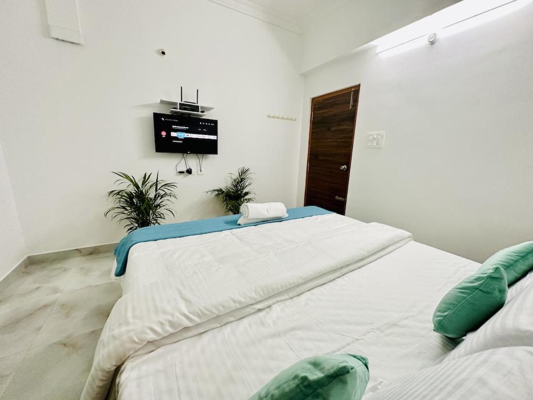 Tirupati Homestay - Shilparamam - Luxury Ac Apartments By Stayflexi - Fast Wifi, Kitchen, Android Tv - Walk To Ps4 Pure Veg Restaurant - Easy Access To Airport, Railway Station And To All Temples Bagian luar foto